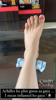 Zareen Khan feet photo thumbnail