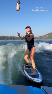 Sydney Sweeney feet photo thumbnail
