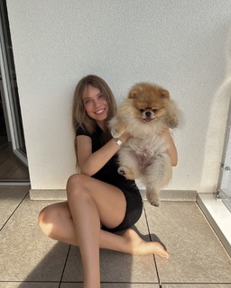 Xenia Tchoumitcheva feet photo thumbnail