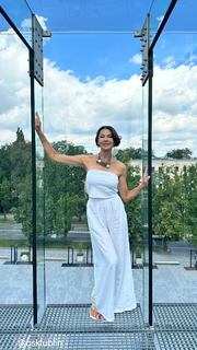 Anna Popek feet photo thumbnail