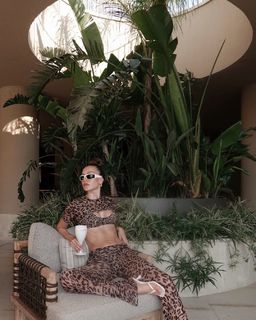 Duygu Özaslan feet photo thumbnail