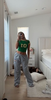 Katie Sigmond feet photo thumbnail