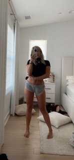 Katie Sigmond feet photo thumbnail