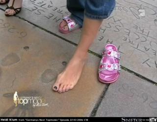 Heidi Klum feet photo thumbnail