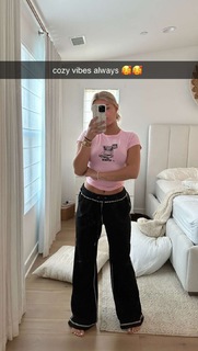 Katie Sigmond feet photo thumbnail
