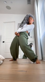 Katie Sigmond feet photo thumbnail