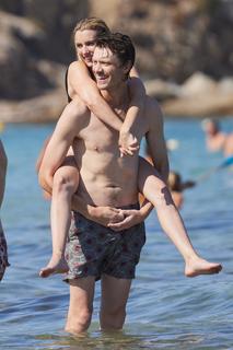 Emma Roberts feet photo thumbnail