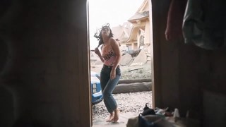 Klaudia Halejcio feet photo thumbnail
