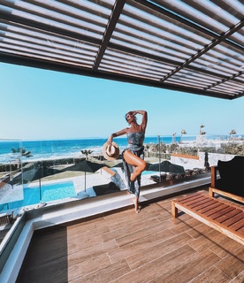 Athina Oikonomakou feet photo thumbnail