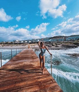 Athina Oikonomakou feet photo thumbnail