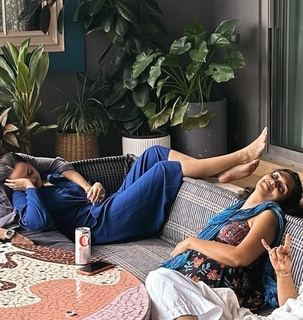 Sonakshi Sinha feet photo thumbnail
