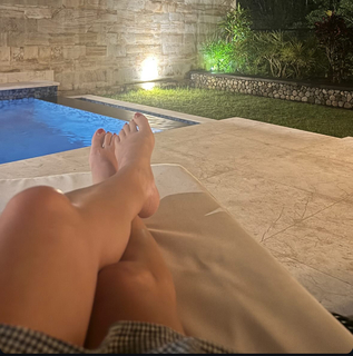 Angela Kinsey feet photo thumbnail