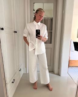 Gwyneth Paltrow feet photo thumbnail