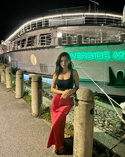 Anushka Sen feet photo thumbnail