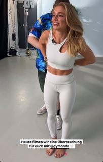 Lola Weippert feet photo thumbnail