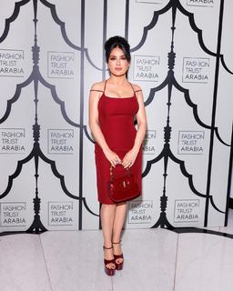 Salma Hayek feet photo thumbnail