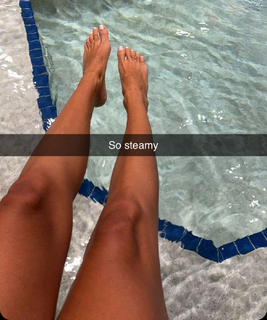 Scarlet Vas feet photo thumbnail