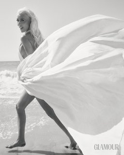 Christina Aguilera feet photo thumbnail