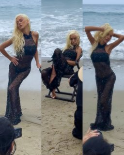 Christina Aguilera feet photo thumbnail