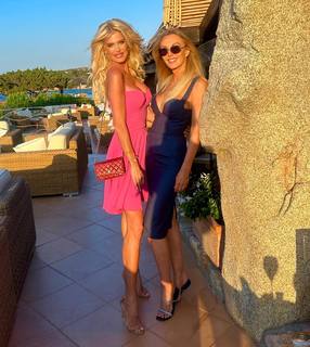 Victoria Silvstedt feet photo thumbnail