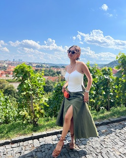 Anushka Sen feet photo thumbnail