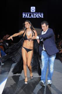 Elisabetta Gregoraci feet photo thumbnail