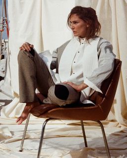 Deborah Secco feet photo thumbnail