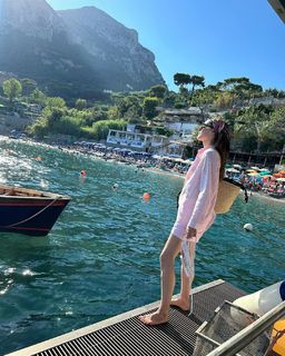 Camila Queiroz feet photo thumbnail