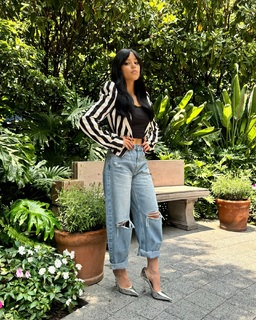 Jenna Ortega feet photo thumbnail