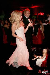 Avril Lavigne feet photo thumbnail