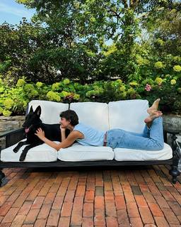 Taylor Hill feet photo thumbnail