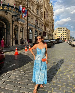 Anushka Sen feet photo thumbnail