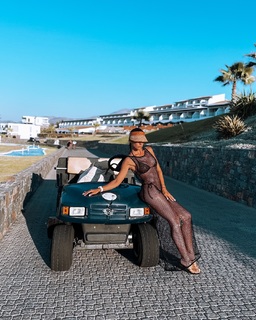 Athina Oikonomakou feet photo thumbnail