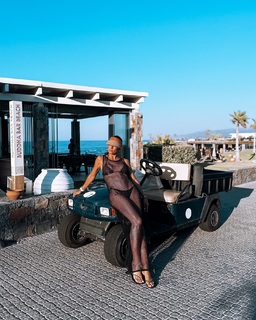 Athina Oikonomakou feet photo thumbnail