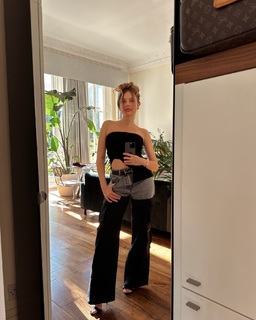 Xenia Tchoumitcheva feet photo thumbnail
