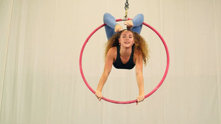 Sofie Dossi feet photo thumbnail