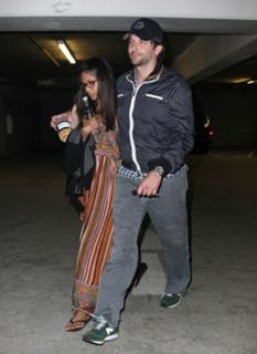 Zoe Saldana feet photo thumbnail