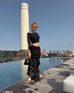 Xenia Tchoumitcheva feet photo thumbnail
