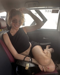 Xenia Tchoumitcheva feet photo thumbnail