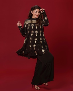 Raveena Tandon feet photo thumbnail