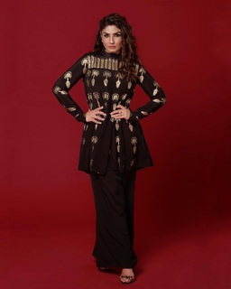 Raveena Tandon feet photo thumbnail