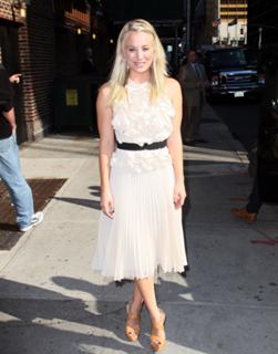 Kaley Cuoco feet photo thumbnail
