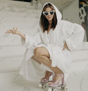 Klaudia Halejcio feet photo thumbnail