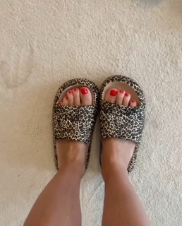 Daniela Katzenberger feet photo thumbnail
