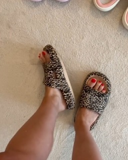 Daniela Katzenberger feet photo thumbnail