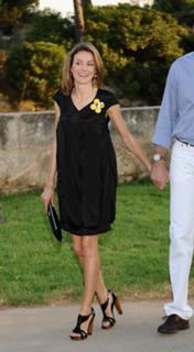 Queen Letizia of Spain feet photo thumbnail