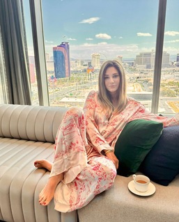 Daisy Fuentes feet photo thumbnail