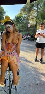 Addison Rae feet photo thumbnail