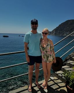 Heather Graham feet photo thumbnail