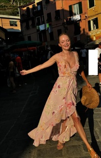 Heather Graham feet photo thumbnail